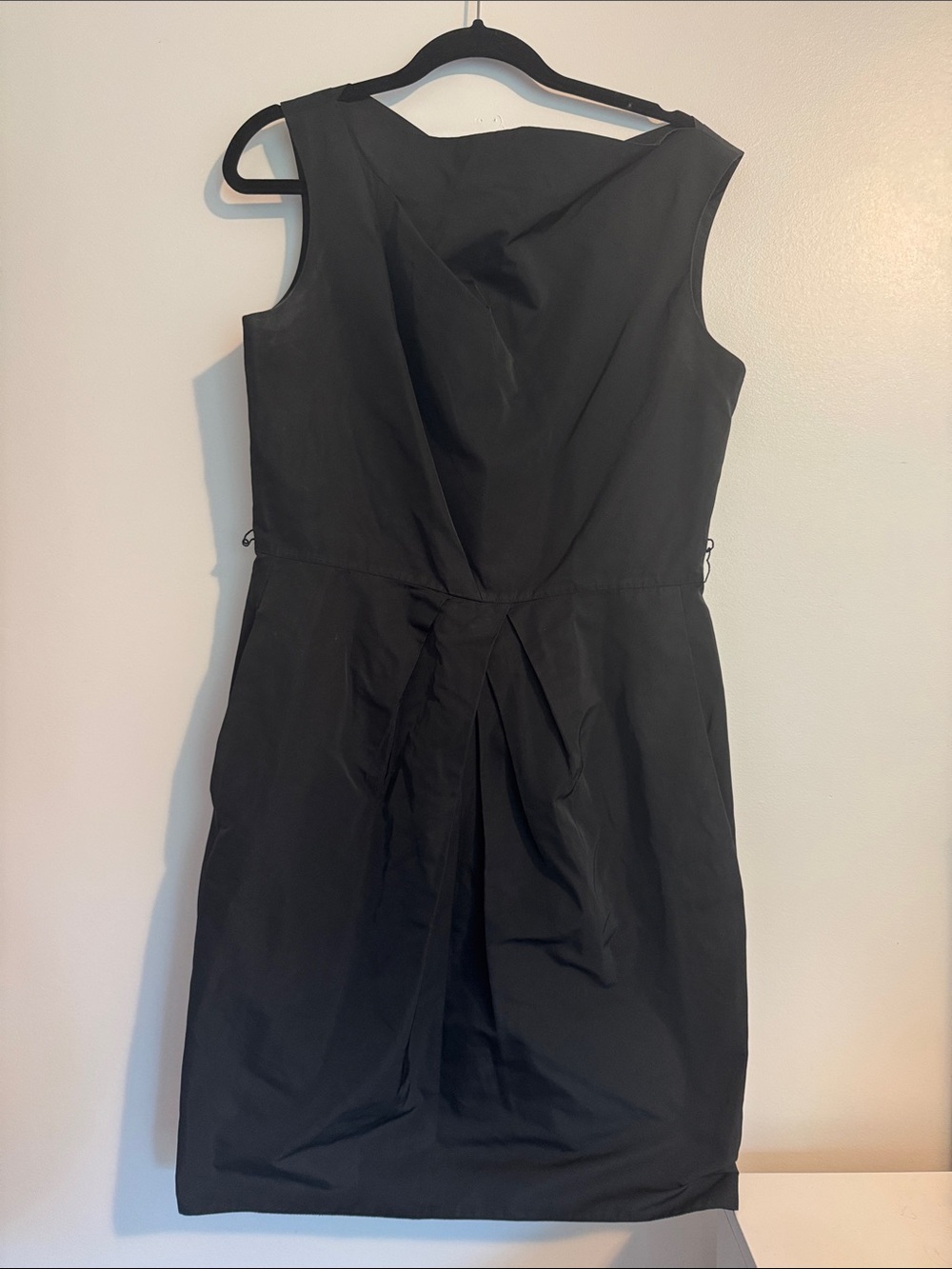 Lida Baday Classic Black Sleeveless Sheath Dress